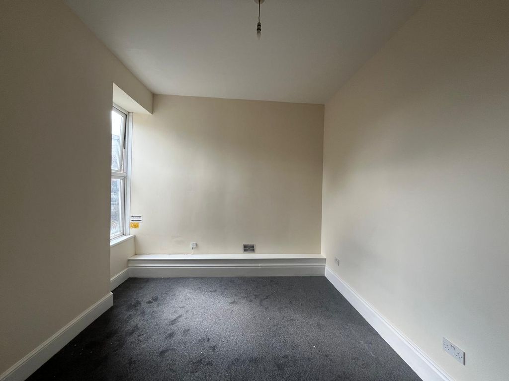 Property photo 2 of 3