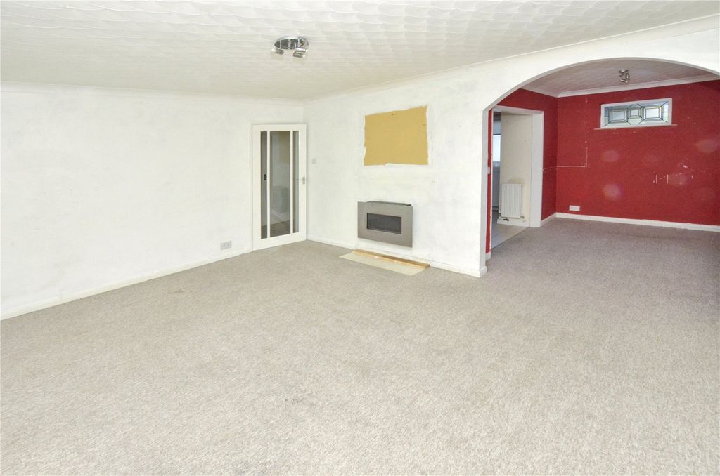 Property photo 2 of 15 Lounge