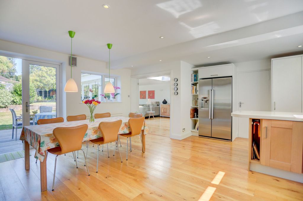 Property photo 3 of 32