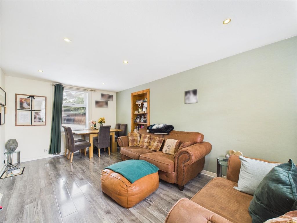 Property photo 2 of 16 Cam01486G0-Pr0795-Still004.Jpg