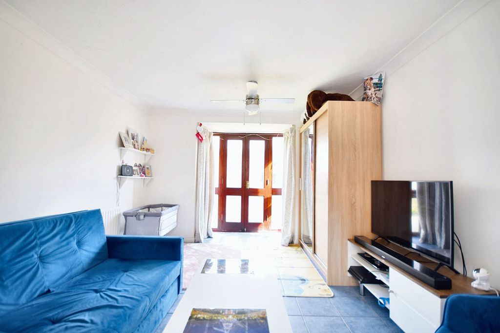 Property photo 3 of 8