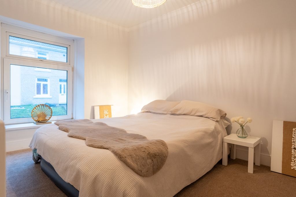 Property photo 3 of 23 Queens Road-3