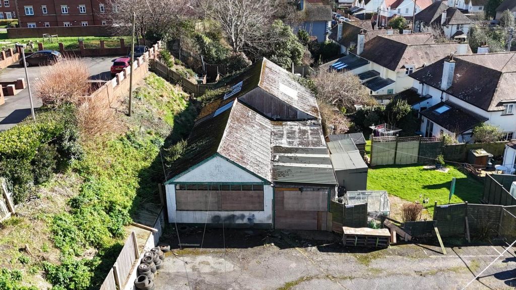 Property photo 3 of 6