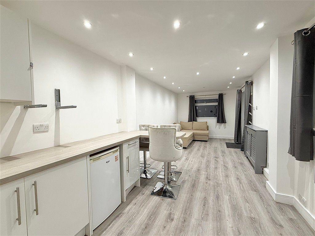 Property photo 2 of 11 Room 1