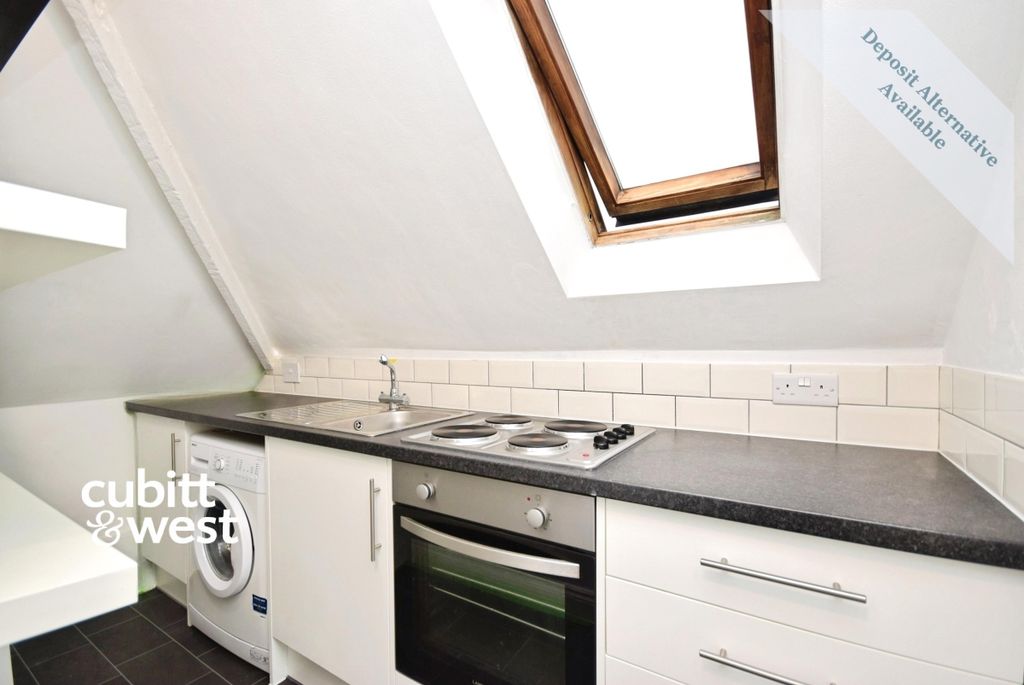 Property photo 3 of 11 Kitchen