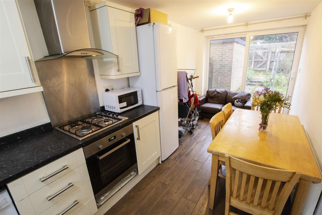 Property photo 1 of 7 Approach