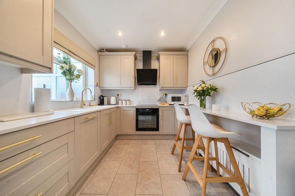 Property photo 2 of 20 Kitchen