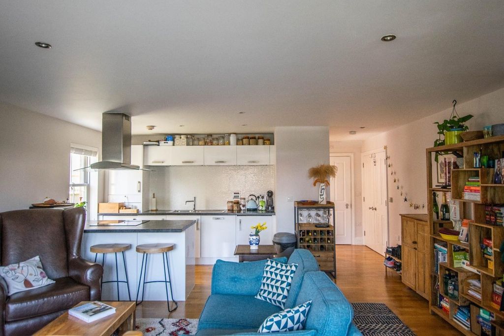 Property photo 3 of 9 Shed7dx8Du-Nkzqf99Dbiw.Jpg