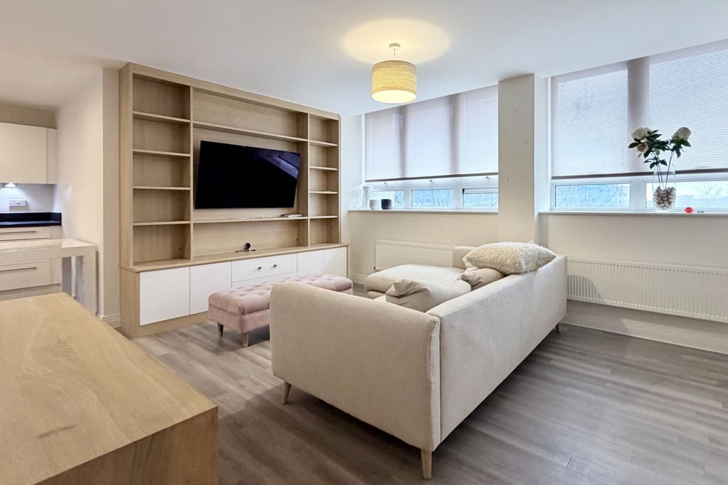 Property photo 2 of 15 Gallery