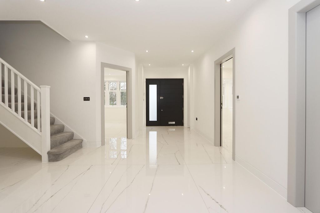 Property photo 3 of 25