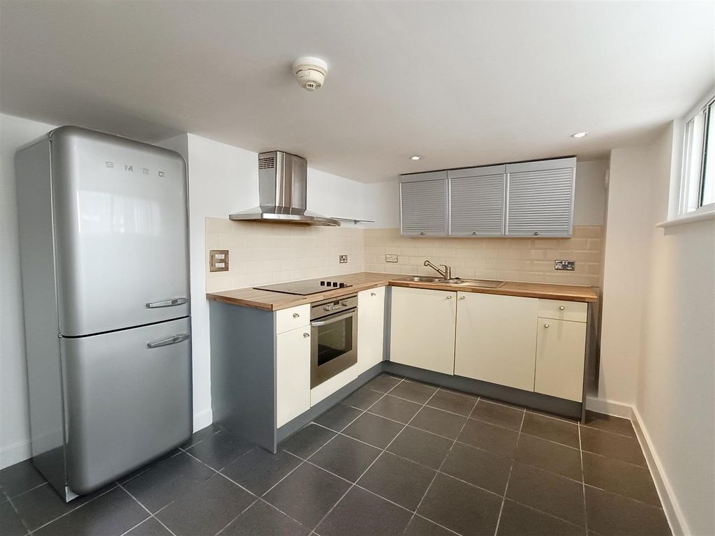 Property photo 2 of 8