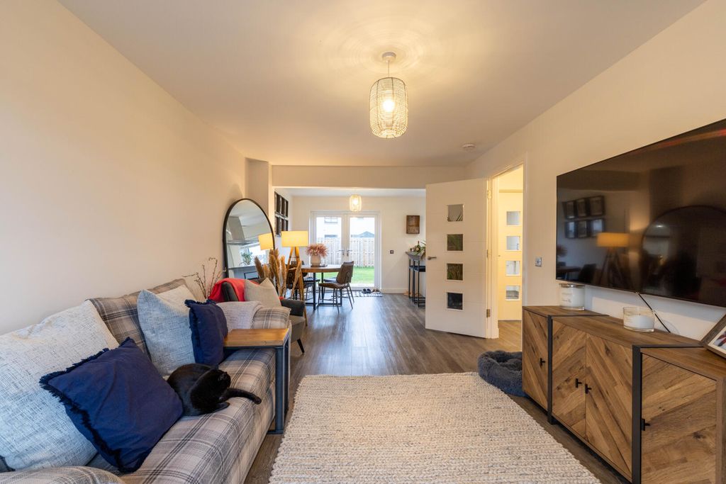 Property photo 3 of 21 Living Room