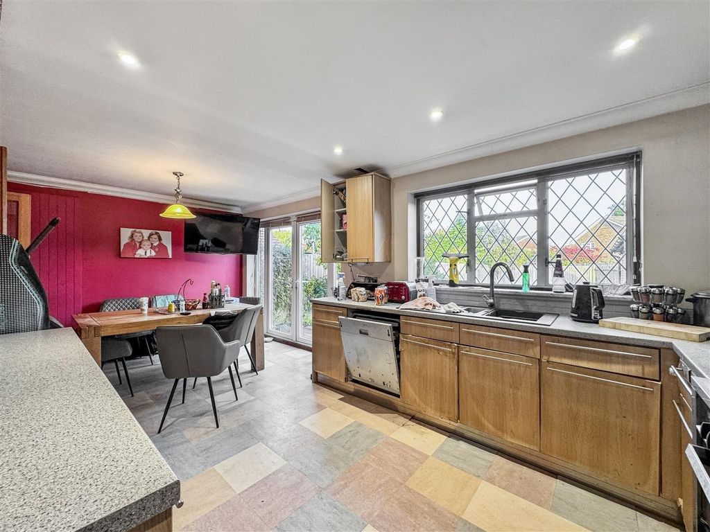 Property photo 2 of 5 Kitchen/Breakfast Room