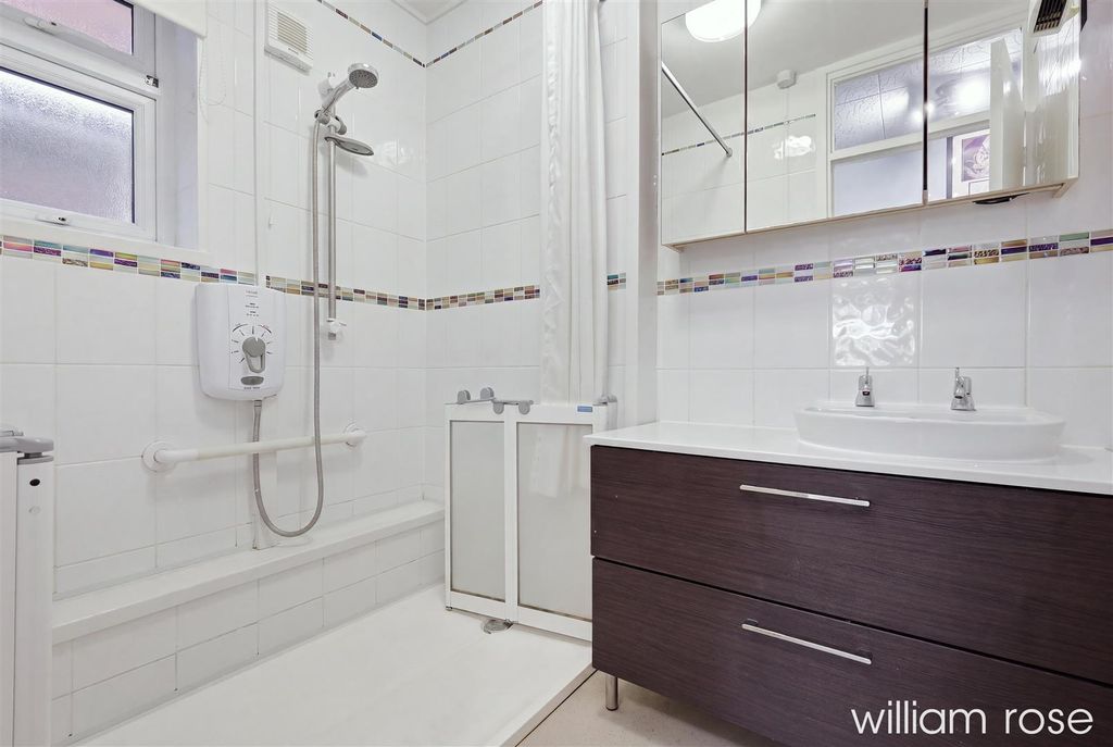 Property photo 3 of 8 11_Photo_Baacdf6c.Jpg