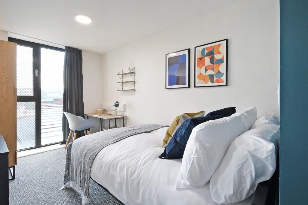 Property photo 1 of 14 Bright And Modern Master Bedroom Featuring A Comfo...