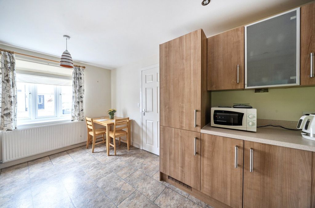 Property photo 3 of 14 Kitchen/Breakfast