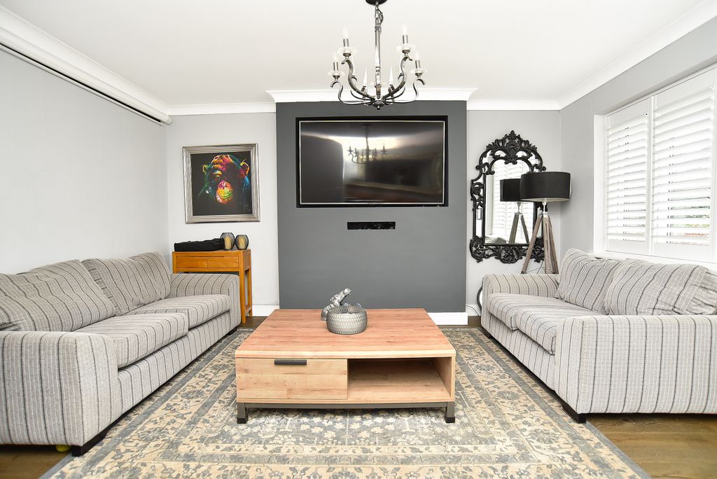 Property photo 2 of 21