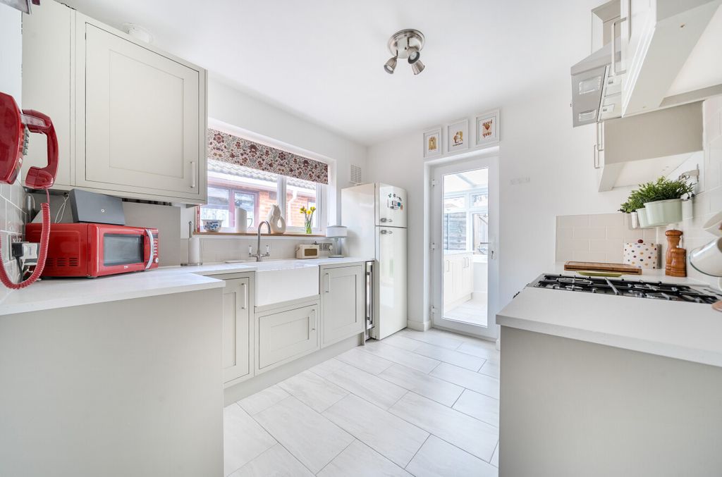 Property photo 3 of 13 1417366-9-699835B...