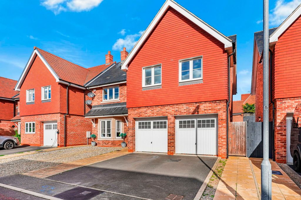 Property photo 2 of 40