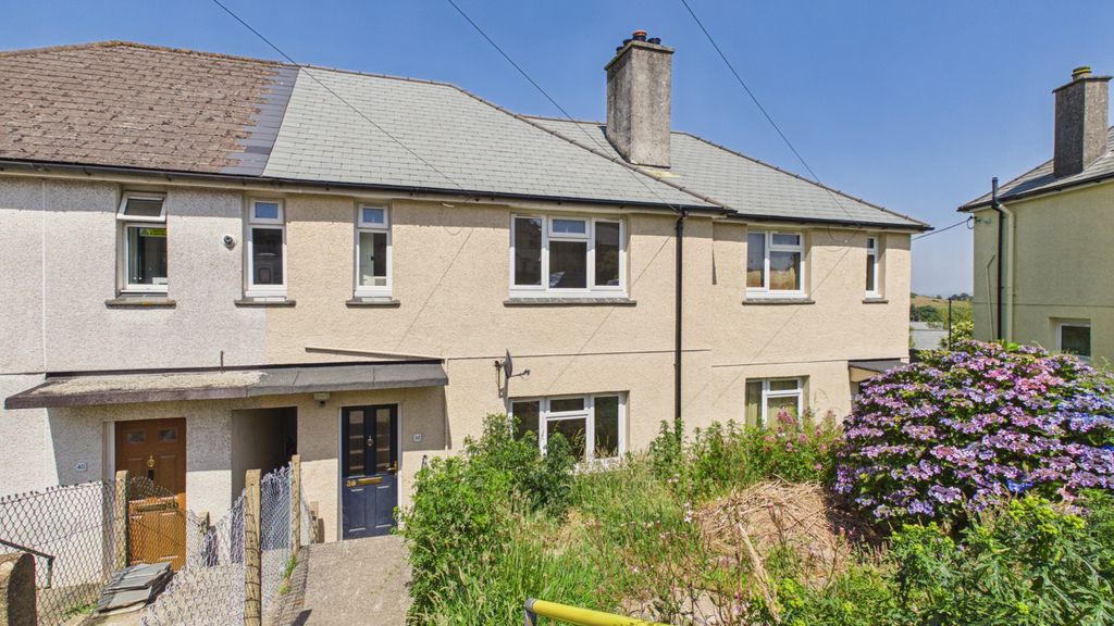 Property photo 1 of 10 3 Bedroom Mid Terrace House For Sale