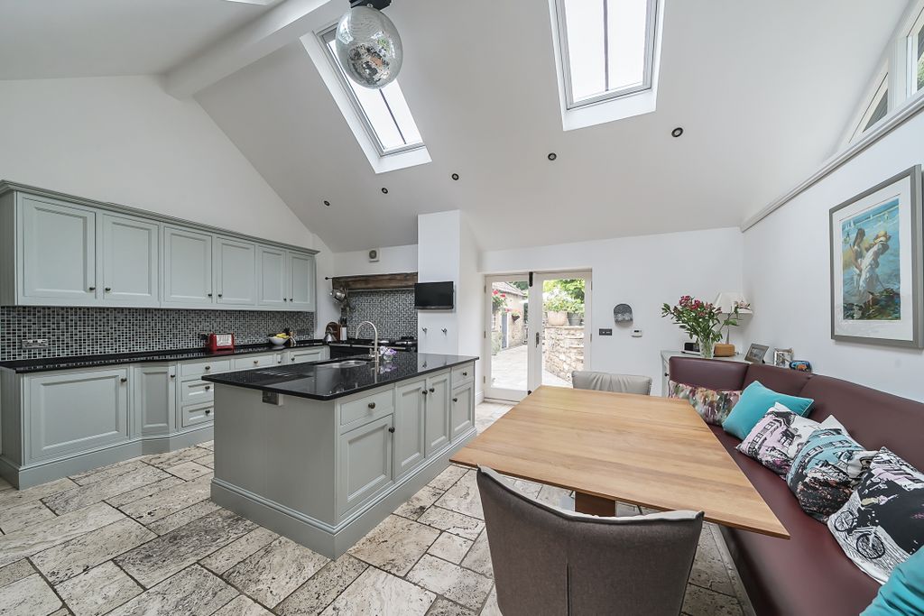 Property photo 2 of 22