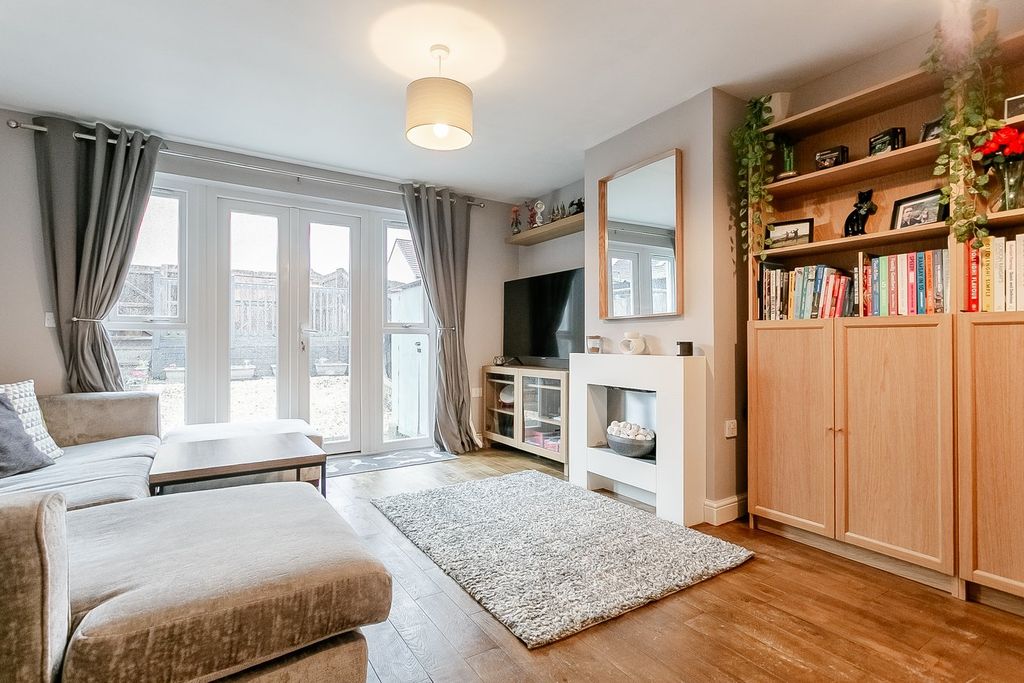 Property photo 2 of 28