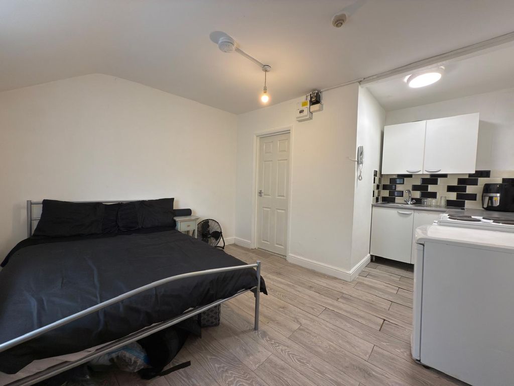 Property photo 1 of 3