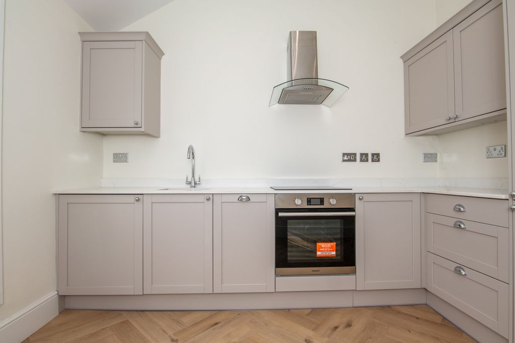 Property photo 1 of 17 006