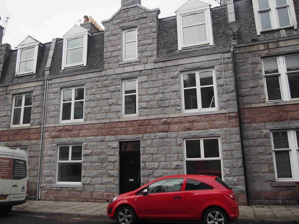 Property photo 3 of 7 External