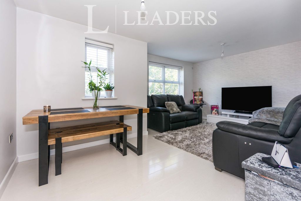 Property photo 1 of 10 Lounge