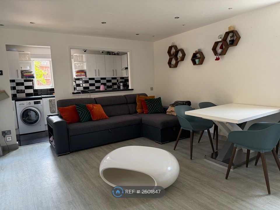 Property photo 1 of 18 Living Room With Sofa Bed