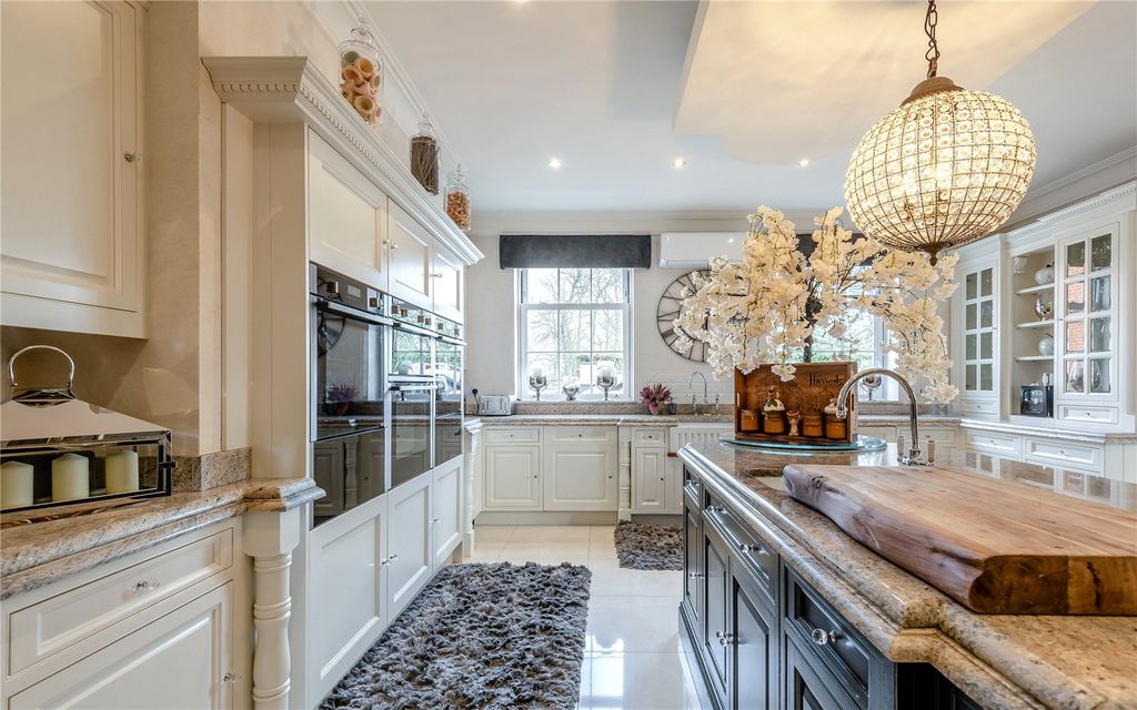 Property photo 3 of 20 Kitchen