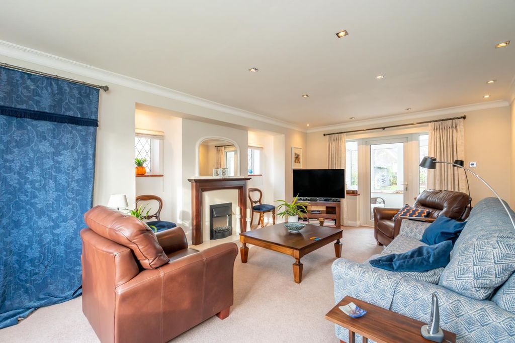 Property photo 3 of 24 Sitting Room.Jpg