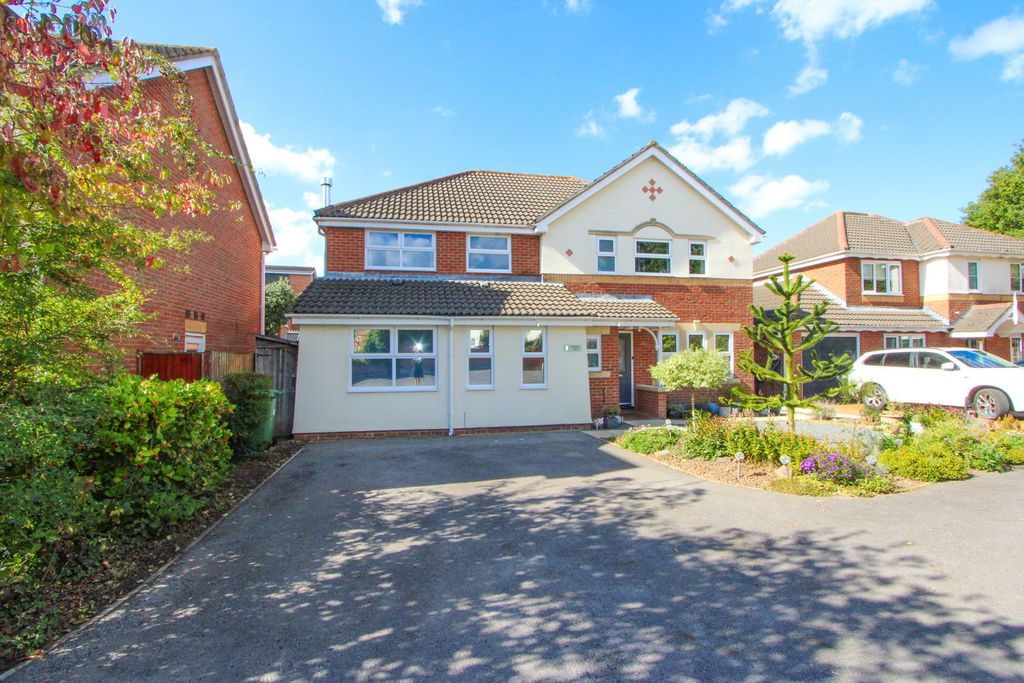 Property photo 1 of 32