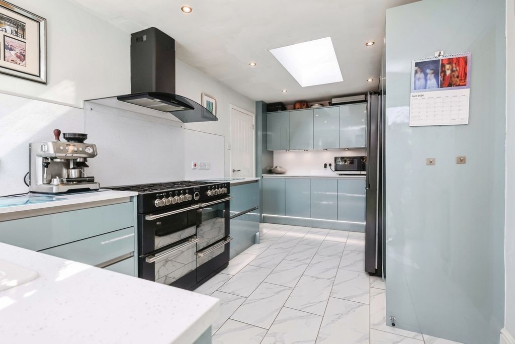 Property photo 3 of 27 Pbox-Img.Jpg