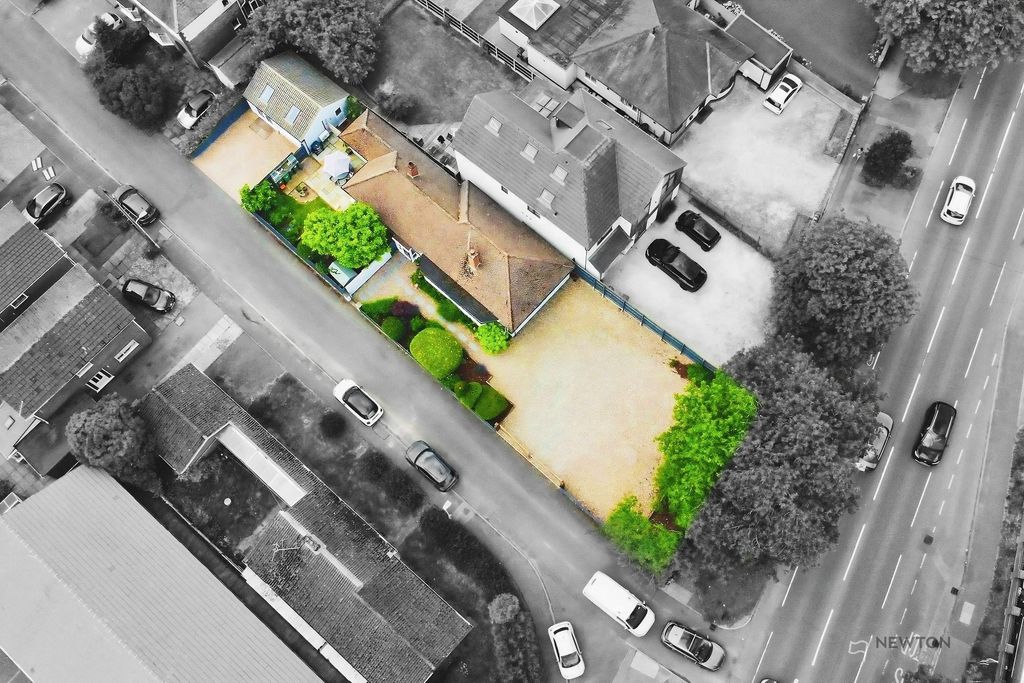 Property photo 2 of 25
