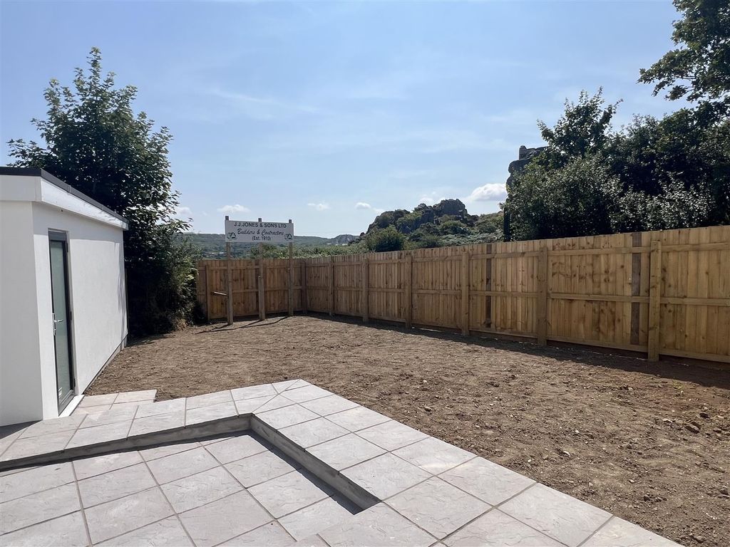 Property photo 3 of 42