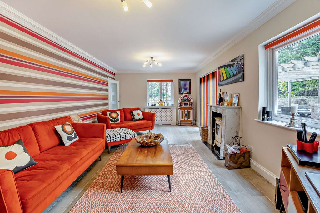 Property photo 2 of 25 Sitting Room