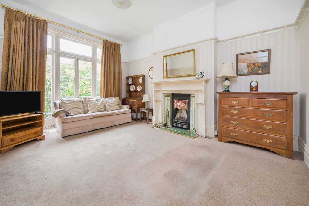 Property photo 2 of 26