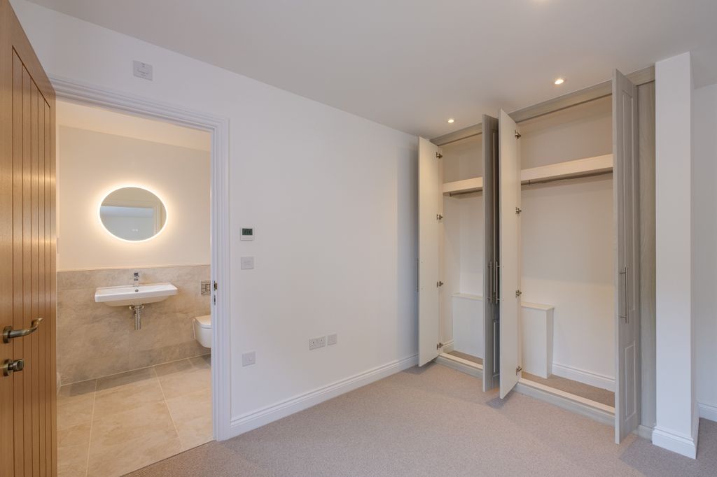 Property photo 3 of 22 15_Summerleaze-054