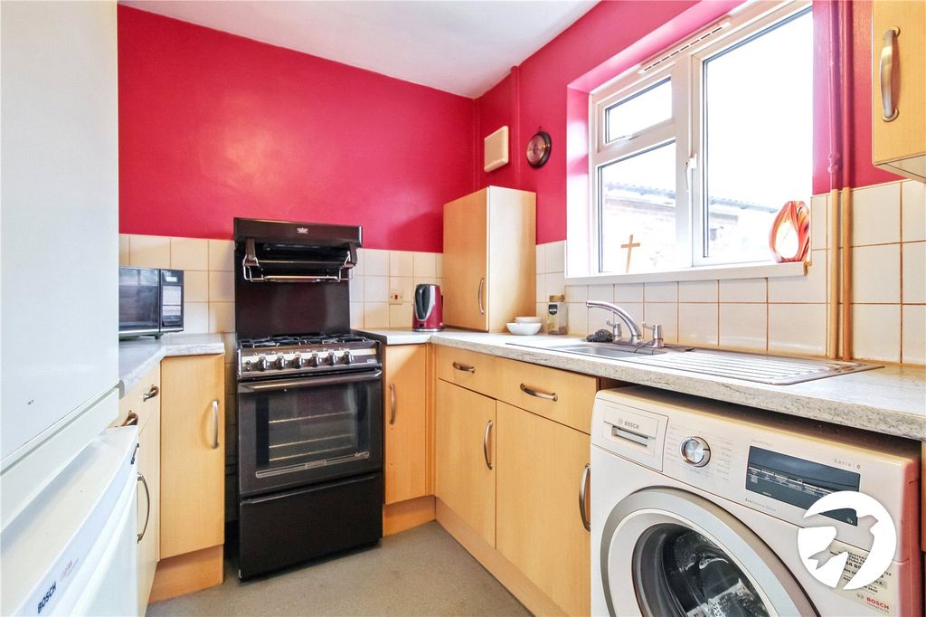 Property photo 3 of 7 Kitchen