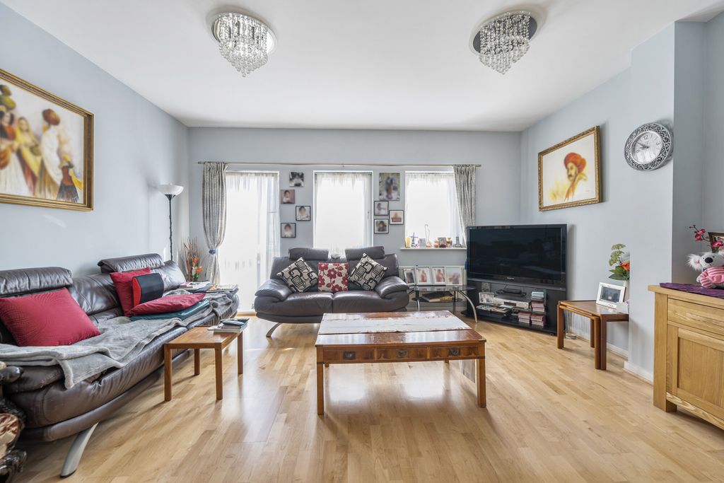 Property photo 2 of 19 1335932-13-6899Be...