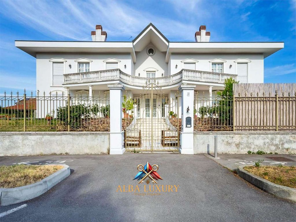 Property photo 2 of 33