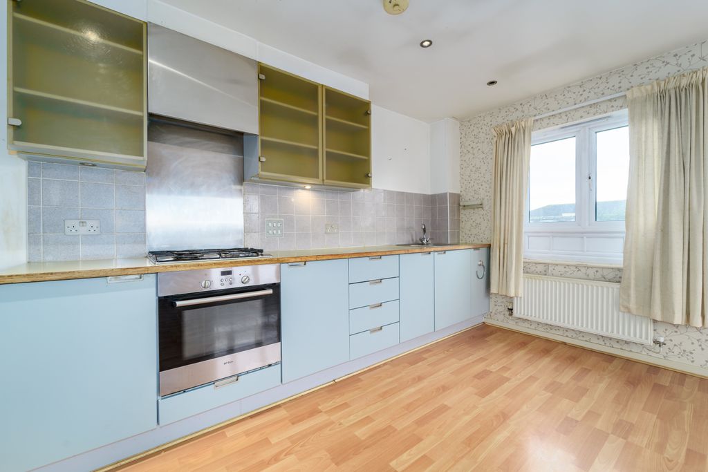 Property photo 3 of 9 Kitchen