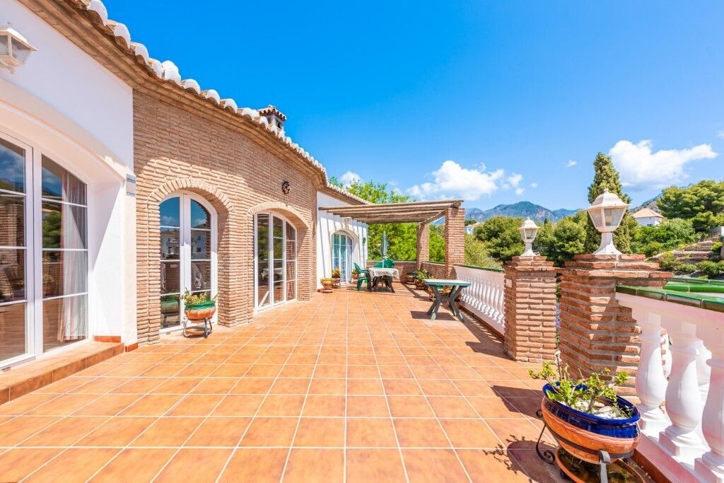 Property photo 3 of 10 Upper Terrace 2