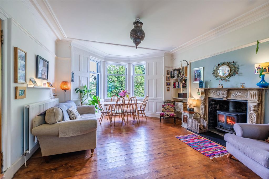 Property photo 3 of 38 Caledonian Avenue-27.Jpg