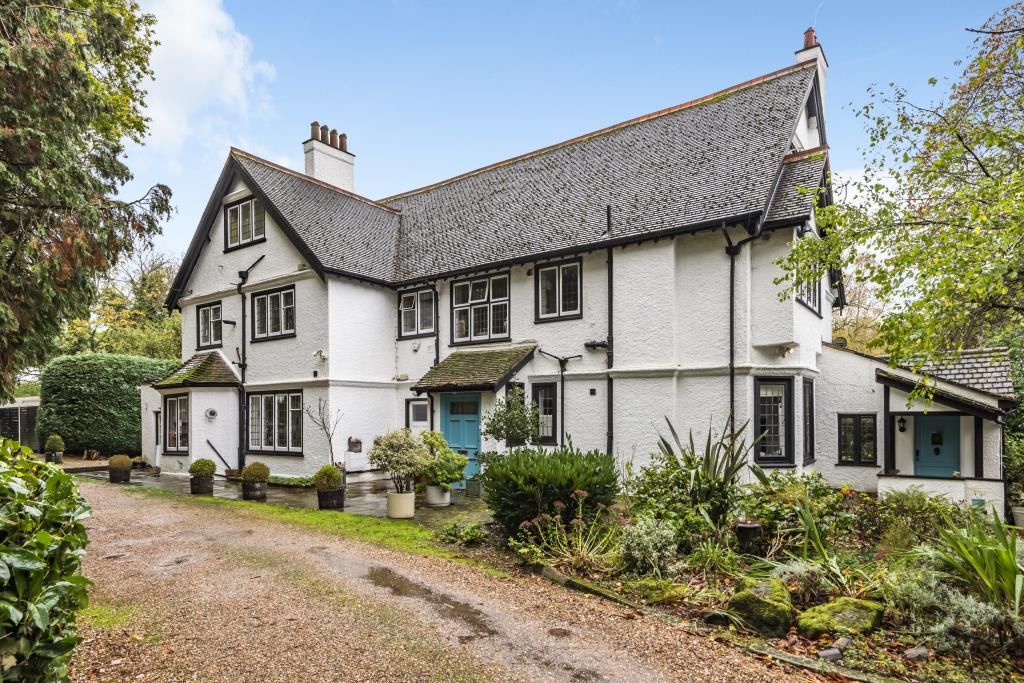 Property photo 3 of 19 Courtyard Driveway