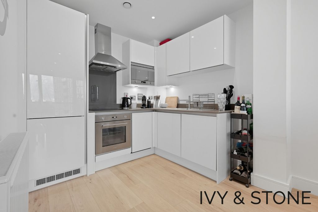 Property photo 3 of 15 4523493