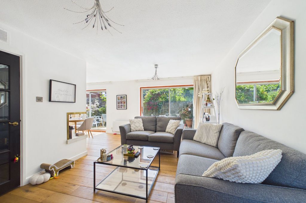 Property photo 2 of 17 Picture No. 30