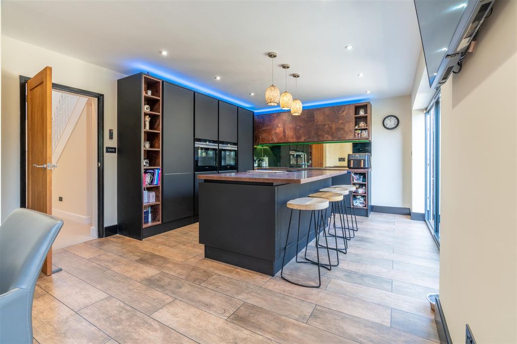 Property photo 2 of 20 Kitchen/Breakfast Room